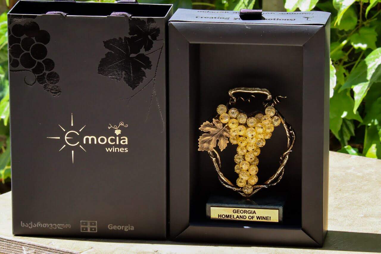Bronze souvenir "Kvevri and Gold Grapes Premium"